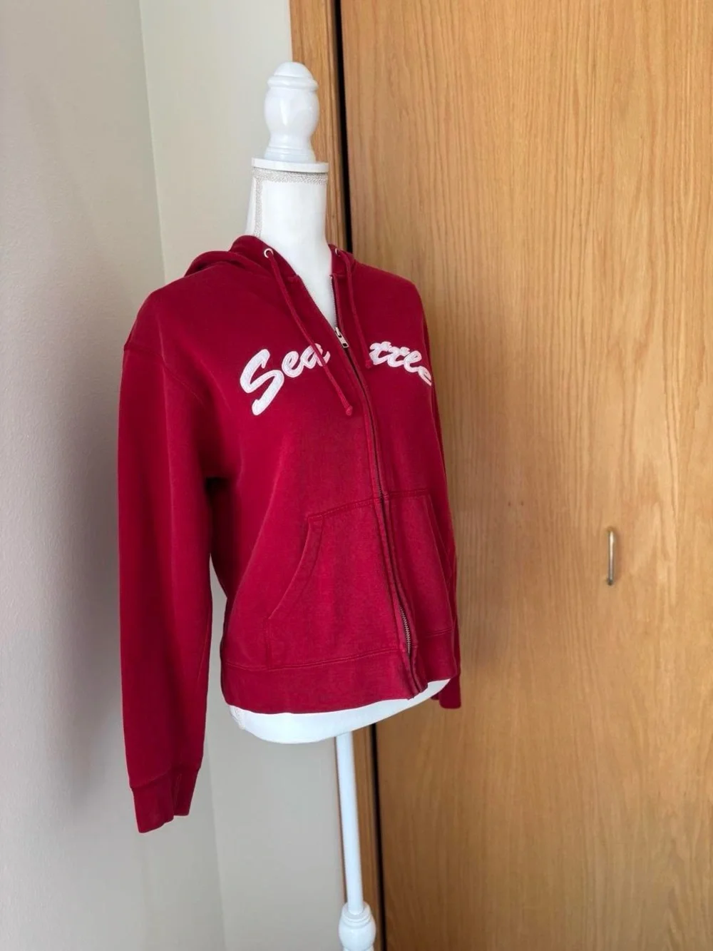 Vintage Red Zip-Up Hoodie Jacket with 'Seattle' Script - Women's Utility Jacket